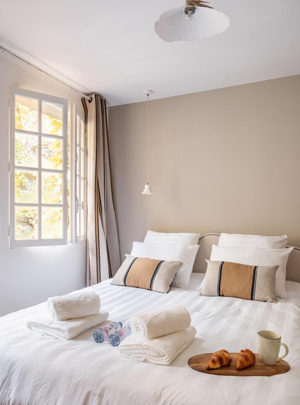 Parisian Duplex In Marais With Sauna